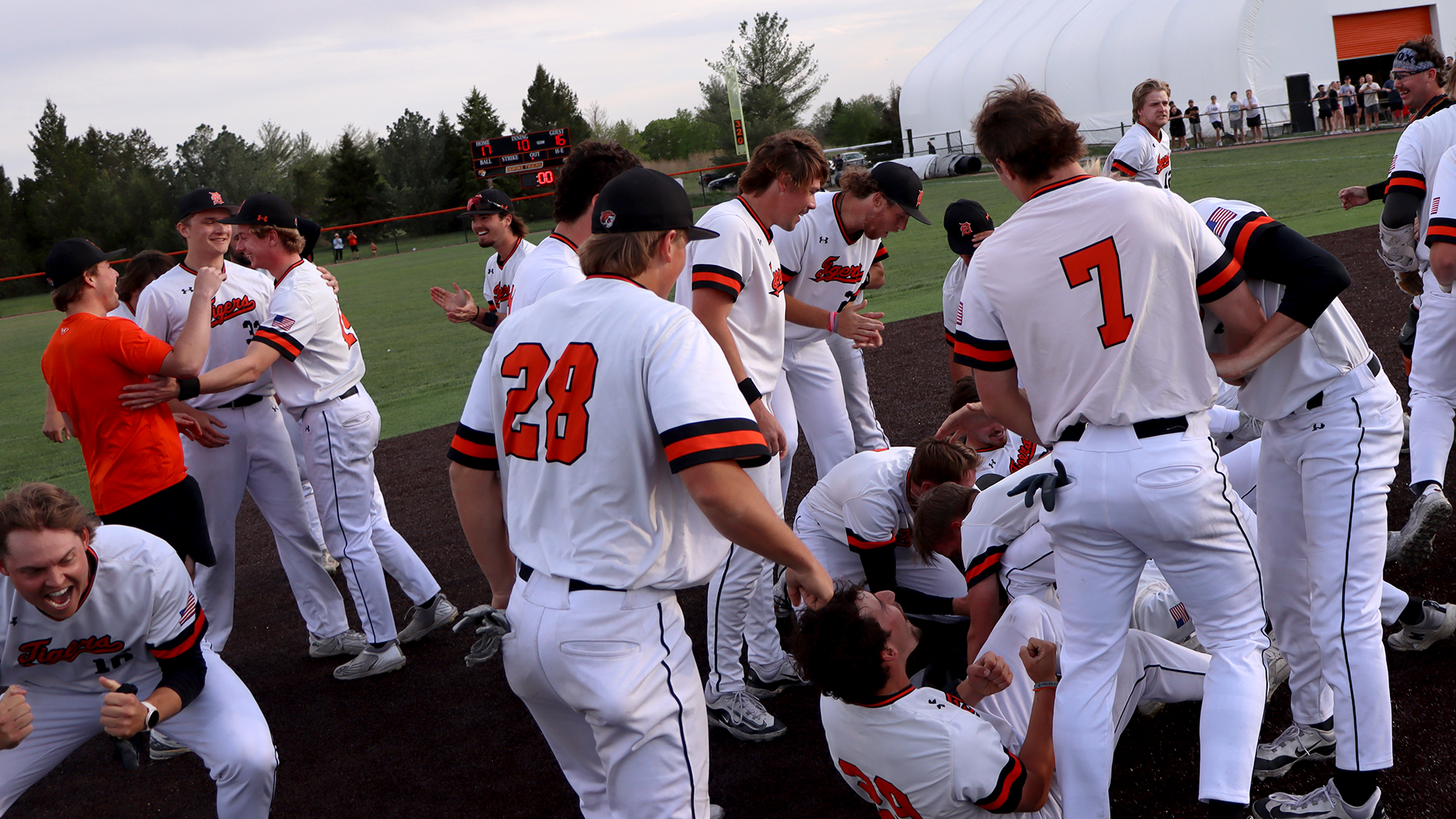 Baseball Wins GPAC Tournament in Walk-off Fashion