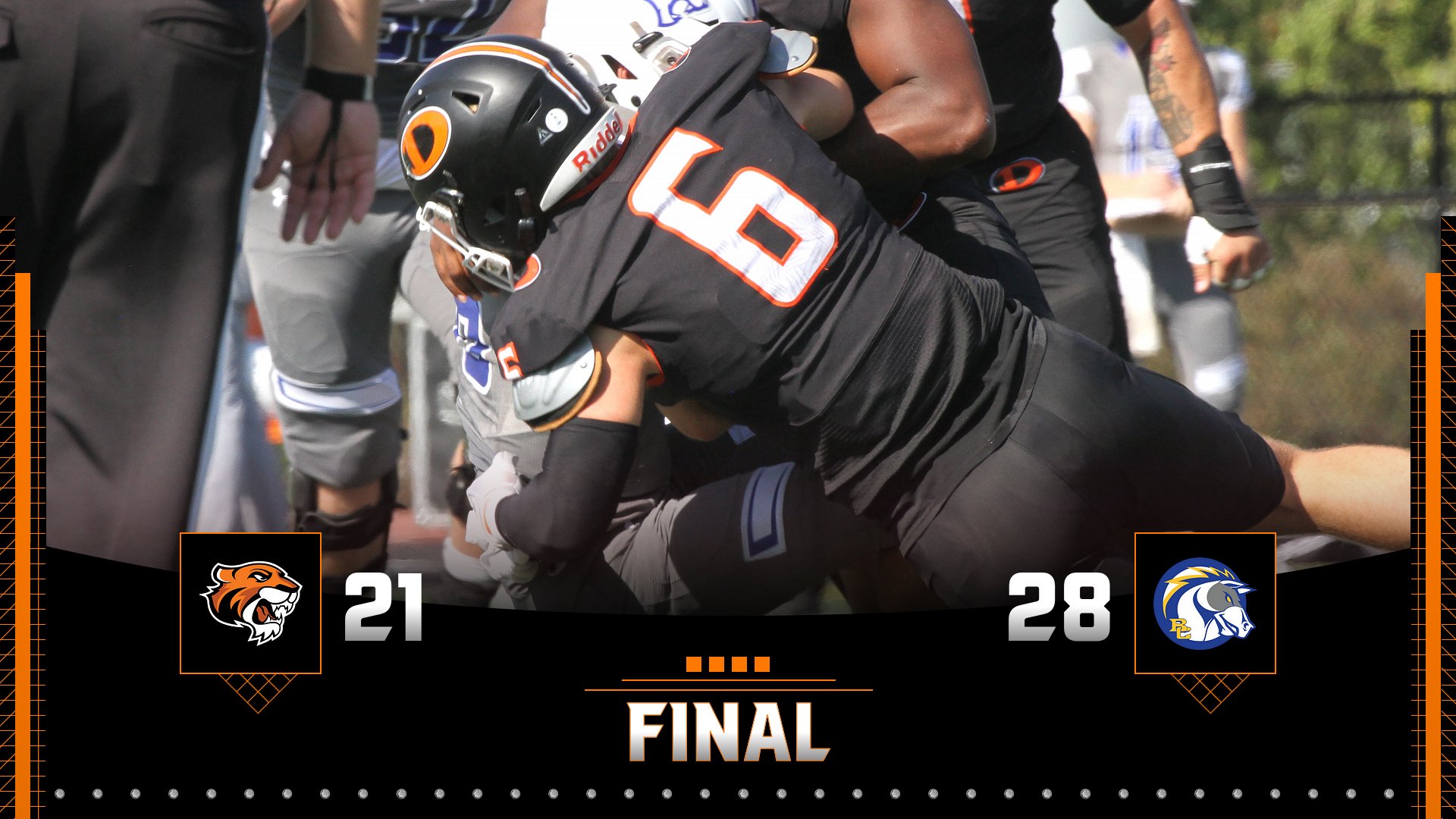 Football Drops Tight Road Contest in Sioux City
